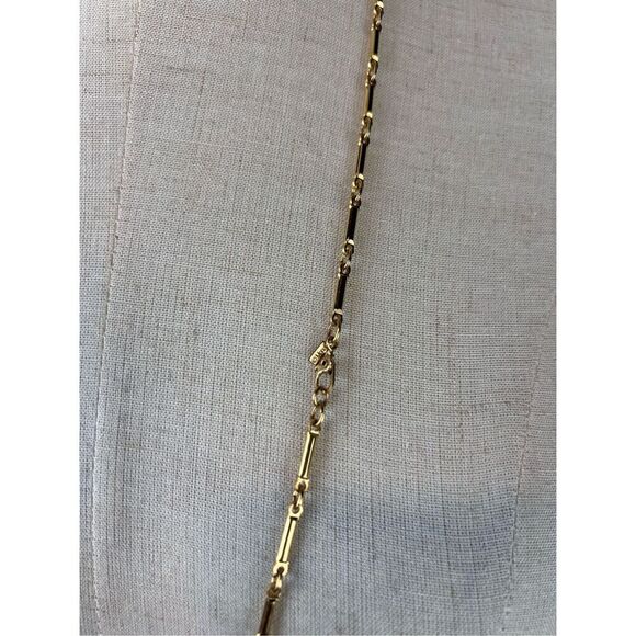 Vintage Monet Faux Pearl and Gold Tone Necklace 1970s 1980s Statement Piece - Picture 4 of 4